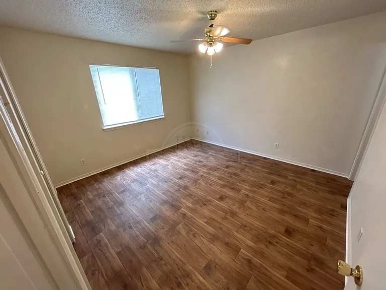 2108 Carousel Dr — Photo 12