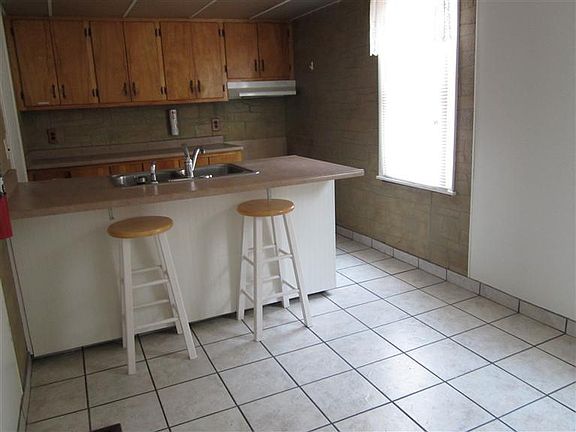 3rd image of 1809 Hill Ave