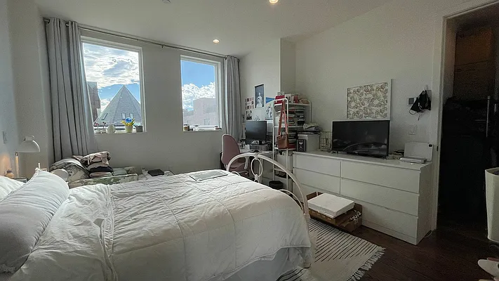 Rented by Nooklyn NYC LLC | media 7