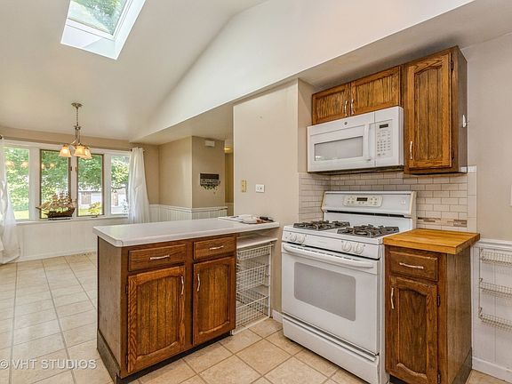 4th image of 38314 N Russell Ave