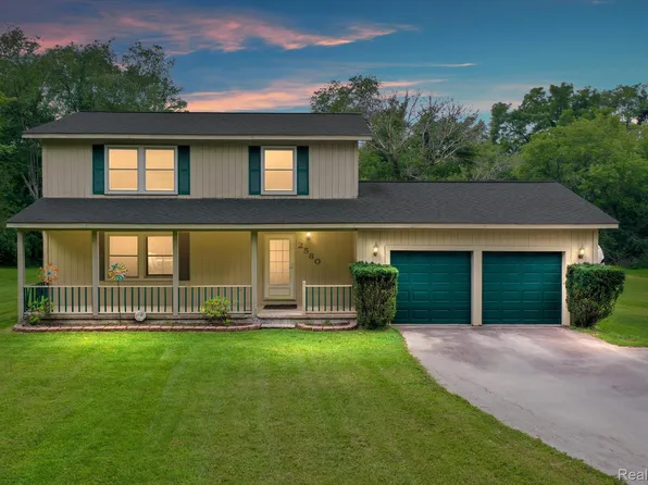 2580 Harvest Hill Dr, Brighton, MI 48114