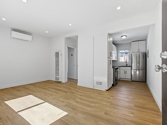4th image of 3408 Bellevue Ave #5A