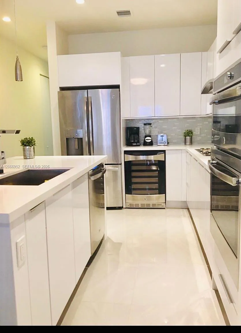 Landmark At Doral Condo — Photo 1