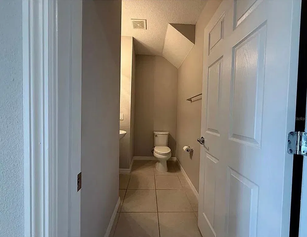3 bed, 3.0 bath, 2019 sqft, $2,200 — Photo 3