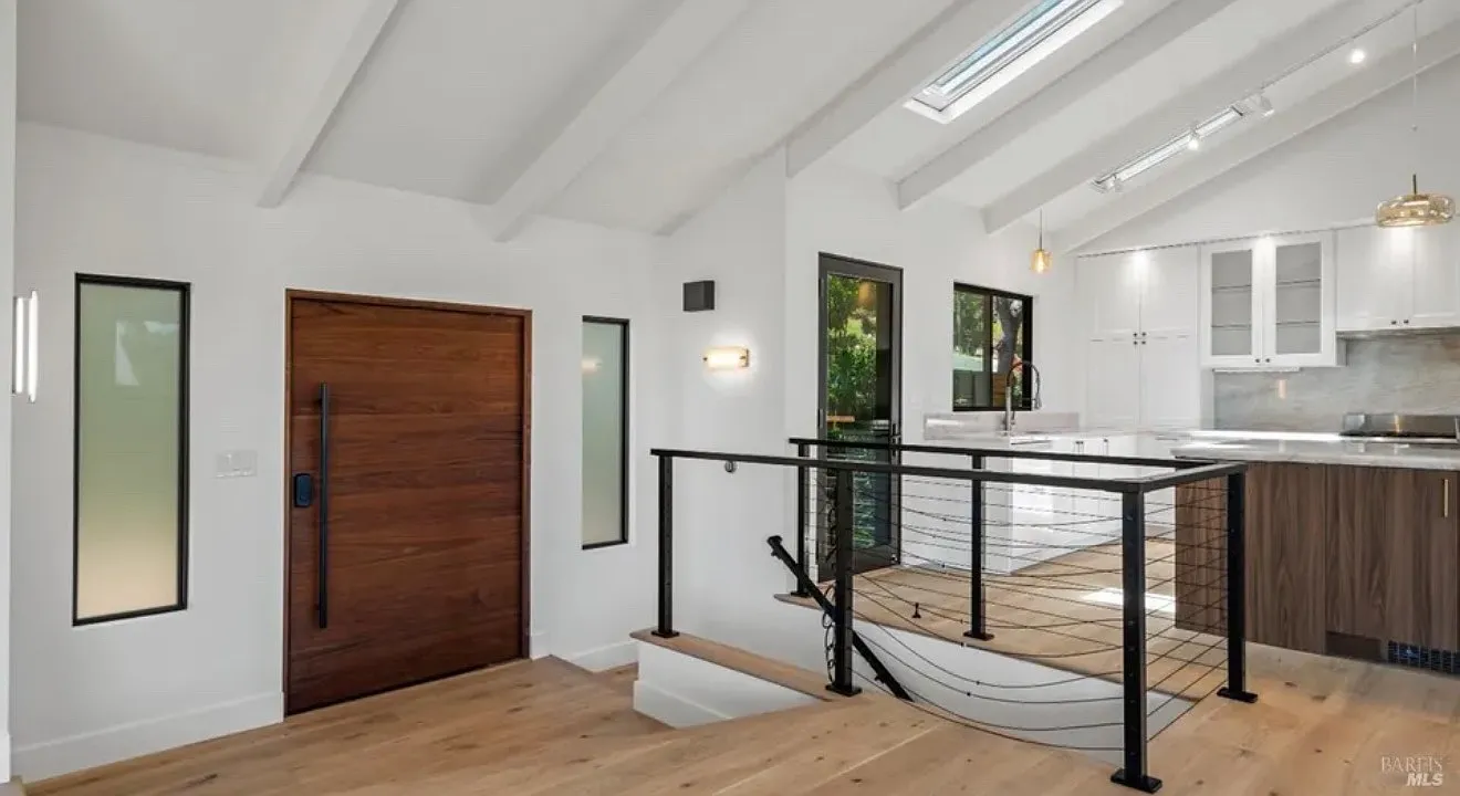 4 bed, 3200 sqft, $9,700 — Photo 4