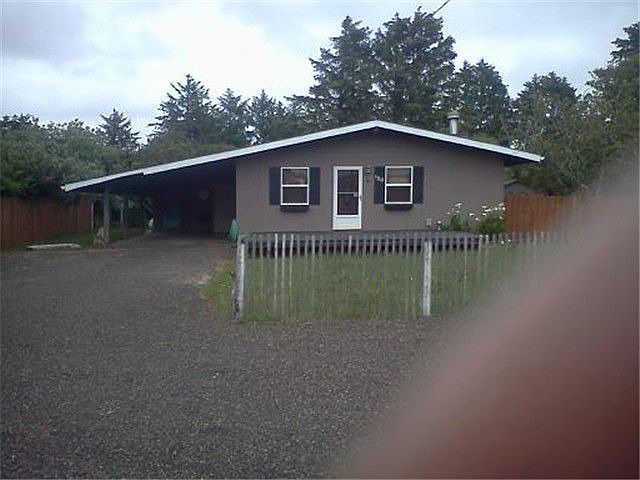 1st image of 120 Canal Dr NE