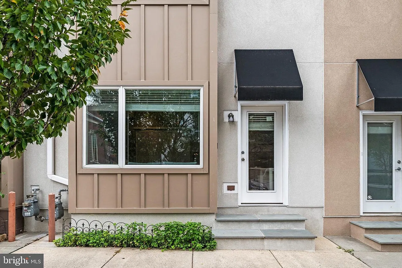 4 bed, 2268 sqft, $4,095 — Photo 1