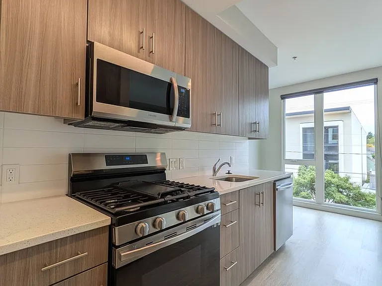 Division 31 Apartments — Photo 11