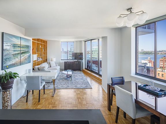 4th image of 140 Charles St APT 18A