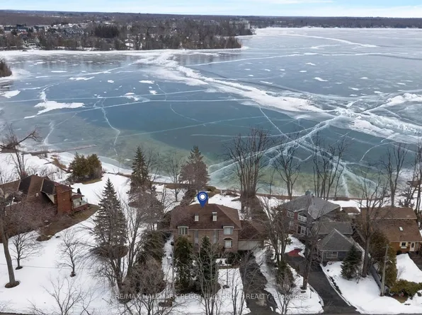 395 Collins Dr, Orillia, ON L3V 1E6