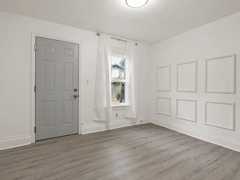 152 E Plymouth St — Photo 19