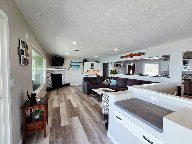 5th image of 2360 Elgin Road NE