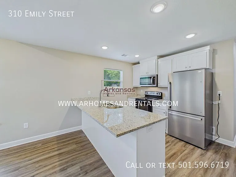 310 E Emily St — Photo 5