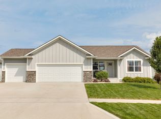 835 Sandstone Point, Waukee, IA 50263