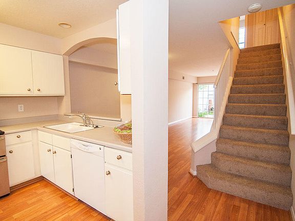 3rd image of 4692 Carpinteria Ave APT 21