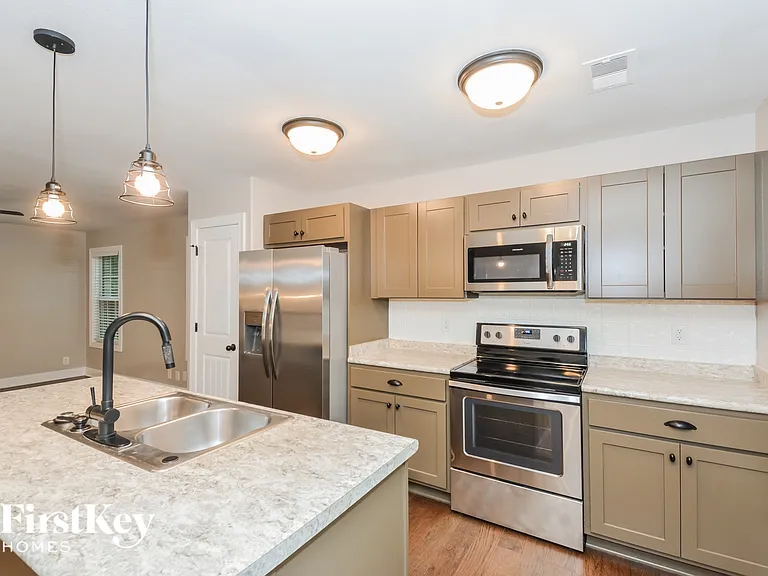 450 Galvin Dr — Photo 5