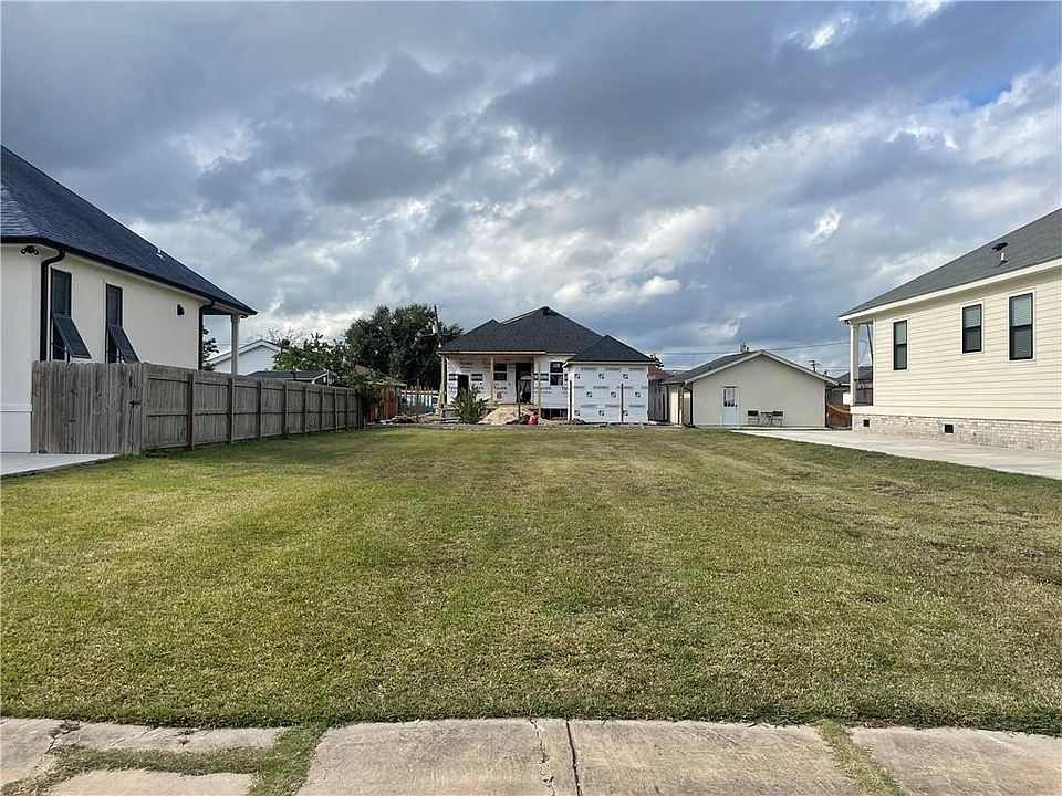 2nd image of 2224 Esteban St