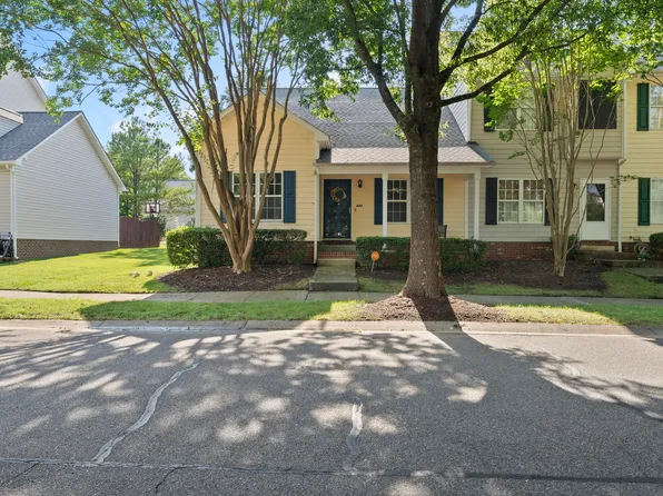 241 Commons Dr, Holly Springs, NC 27540