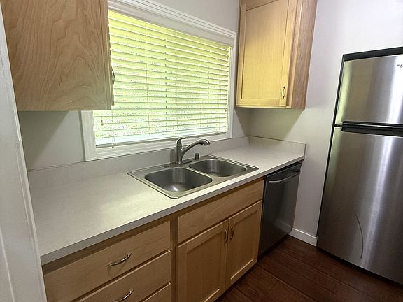 3rd image of 165 California St APT 4