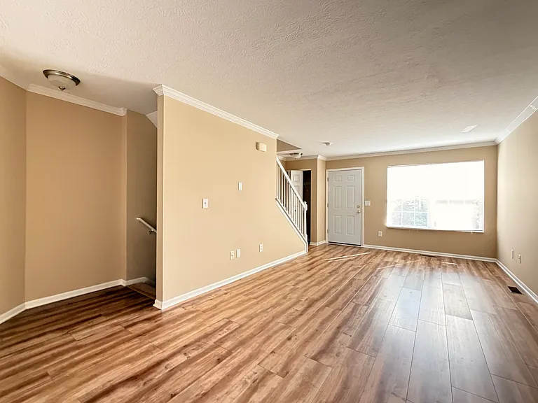 1020 Hartford Village Blvd — Photo 3