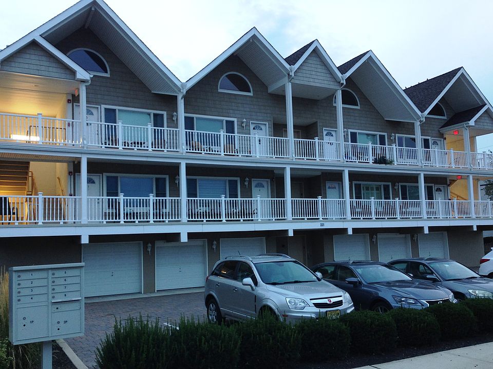 221 Newark Avenue, #8