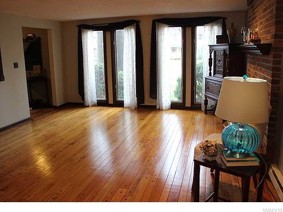 3rd image of 3658 Woodhaven Cir