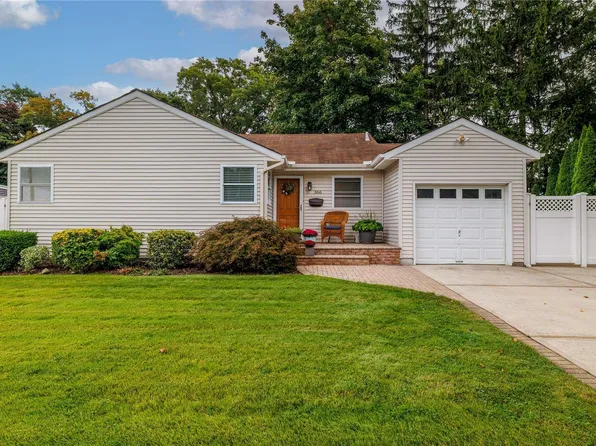 366 Briarwood Road, Massapequa, NY 11758