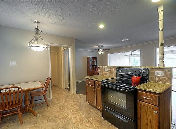4th image of 3451 W Fuller Ave