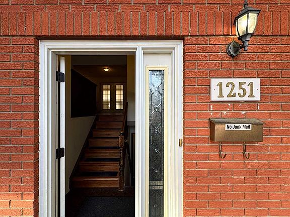 3rd image of 1251 S Saint Catherine Rd N