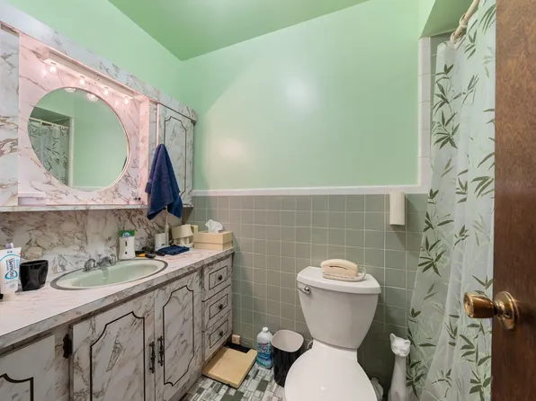 977 52nd Street image 3 of 21