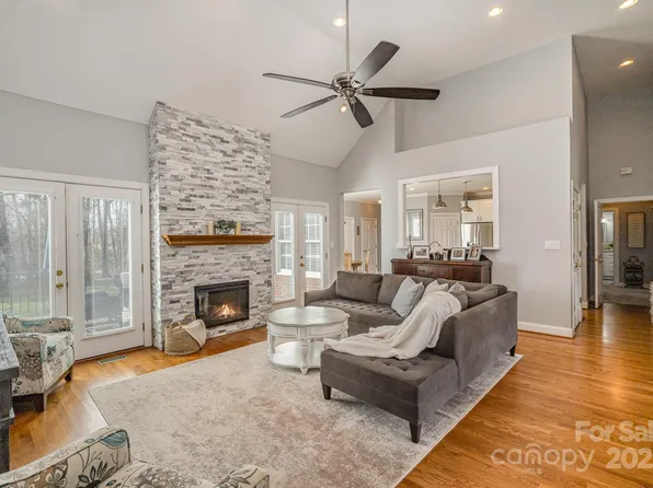 180 Sink Farm Rd, Mooresville, NC 28115