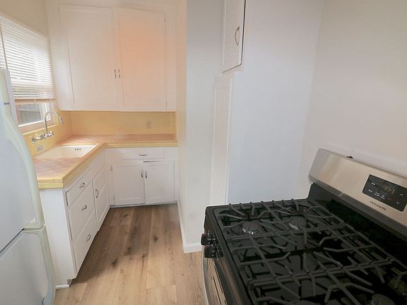 2nd image of 4638-48 North Ave #4646