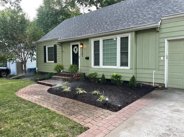 4221 Oxford Rd, Prairie Village, KS 66208
