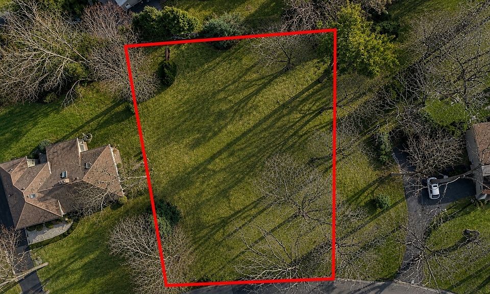 2nd image of 64 Magnolia Cir