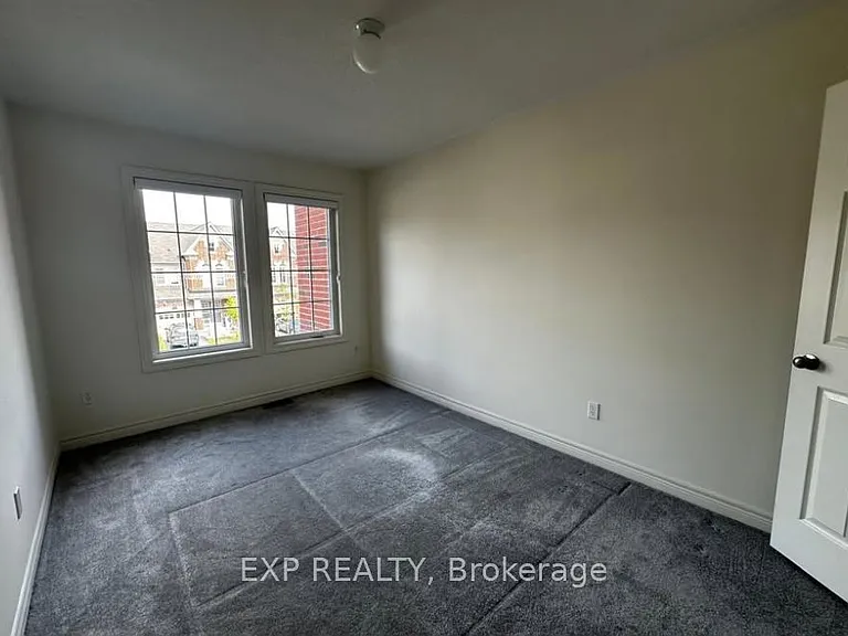 647 Krawchuk Cres — Photo 6