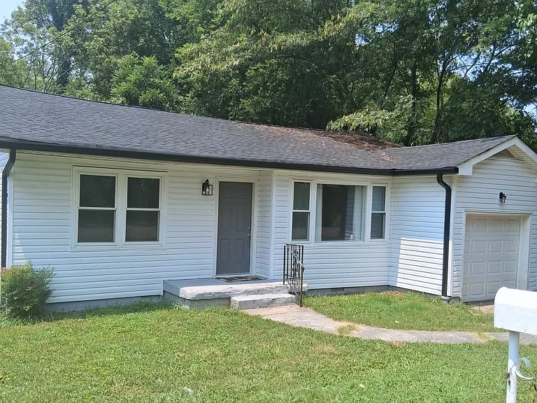 2711 Benton Ave — Photo 1