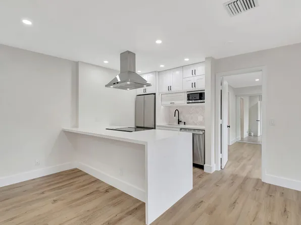 28 Crossings Circle #F, Boynton Beach, FL 33435