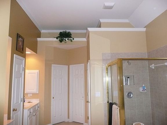 Luxurious Master Bath. Split Vanities. Sep Shower and Whirlpool Bath.