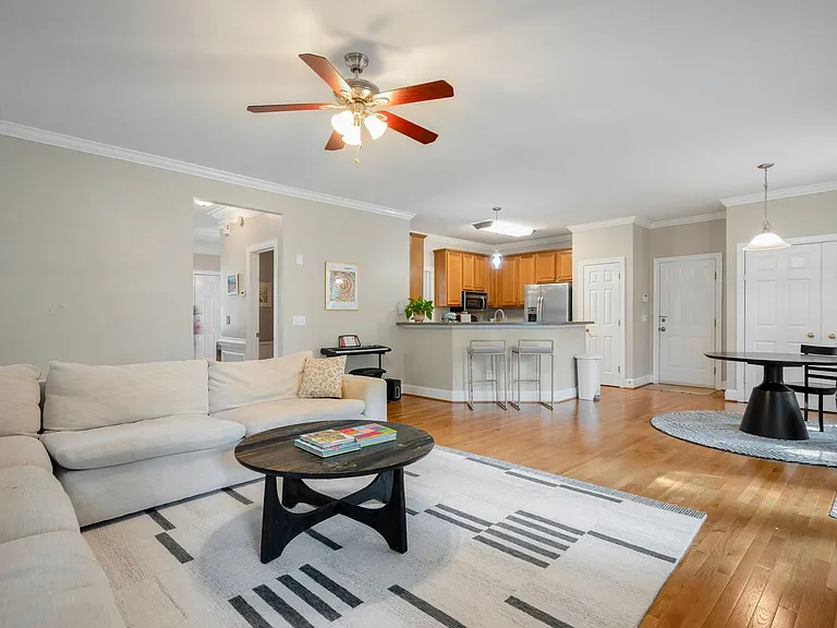 100 Spring Valley Ln — Photo 6