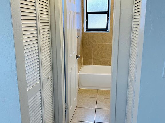 5th image of 3-2030 NE 162nd St APT 3