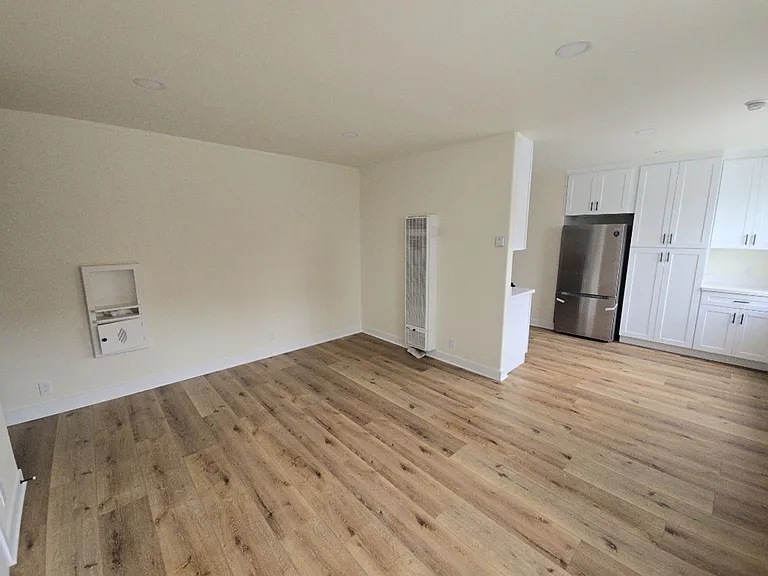 516 G St — Photo 3