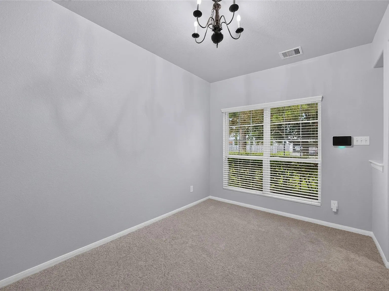 4 bed, 2.5 bath, 3136 sqft, $2,600 — Photo 4