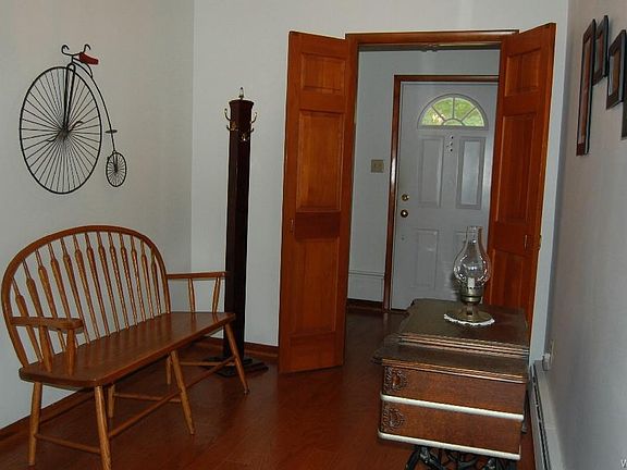 3rd image of 71 Fountain Park