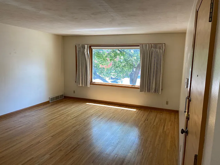1215 G St — Photo 2