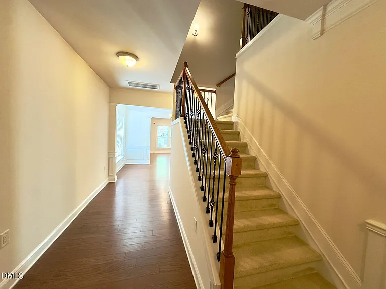 403 Daylin Dr — Photo 7