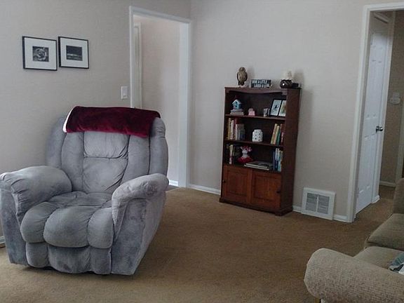 4th image of 2726 Silverdale Ave