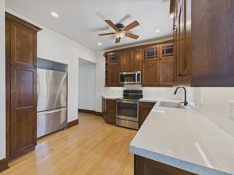 205 Logan St — Photo 7