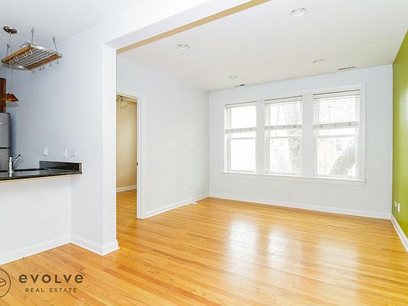 3rd image of 3800 N Marshfield Ave #38101