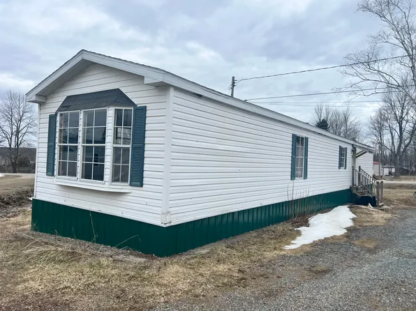 10 Christopher Road, Dexter, ME 04930