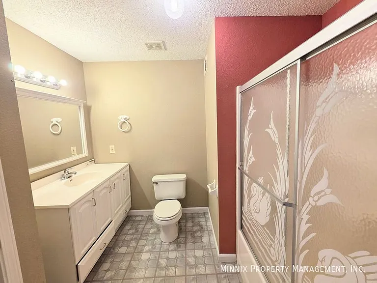 1325 E Cowden Ave — Photo 15